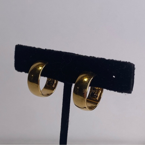 Vintage Gold Monet Clip On Simple Hoop Earrings Chic Classic Trendy - Picture 1 of 7